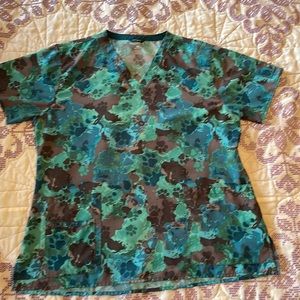 Carhartt Women's XL Cross Flex V-neck Media Scrub Top Style #C12114 Paw Prints